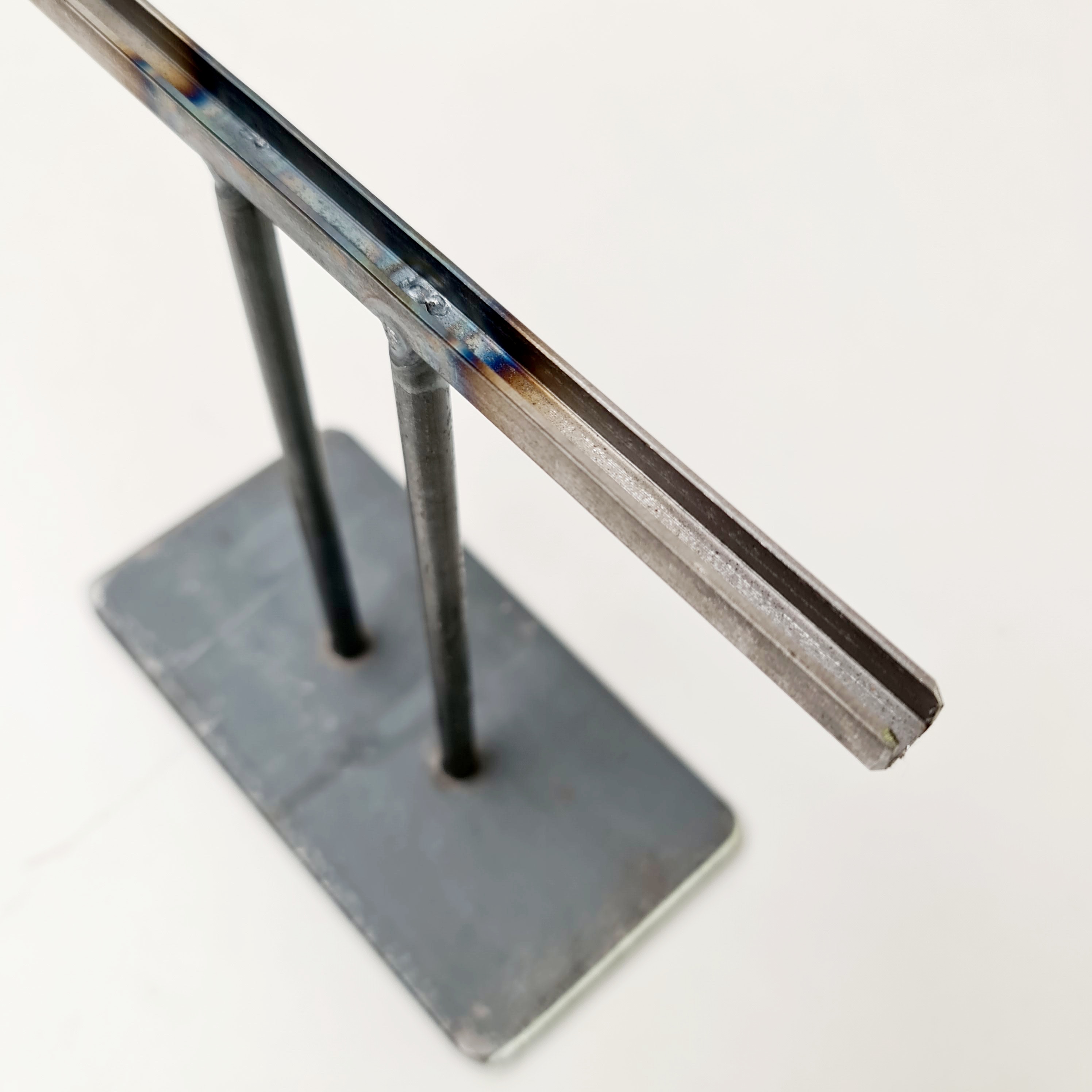 Glass holder with stand, L shape